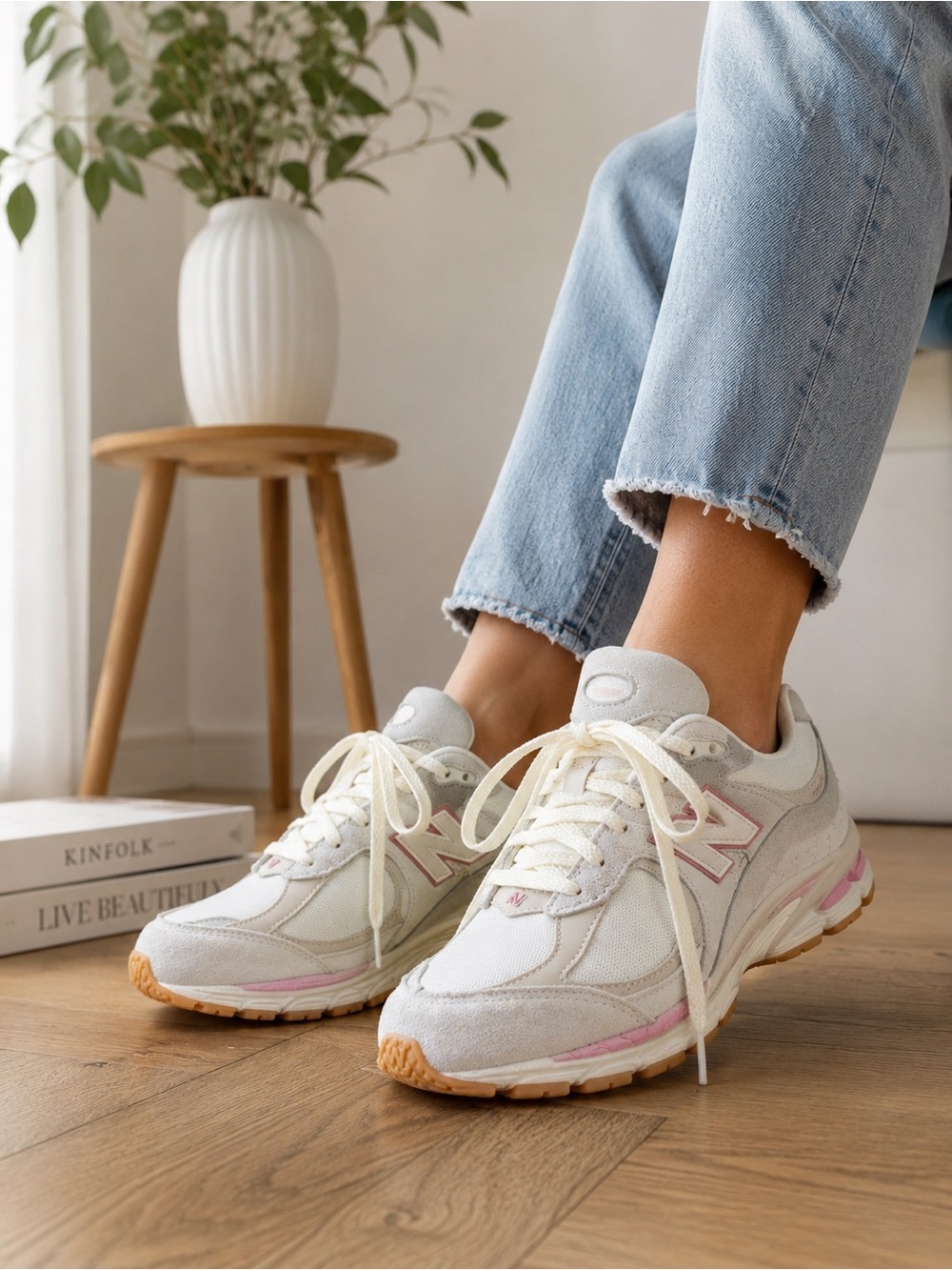 New Balance 2002R White/Pink Sneakers – Women’s Size 6.5
